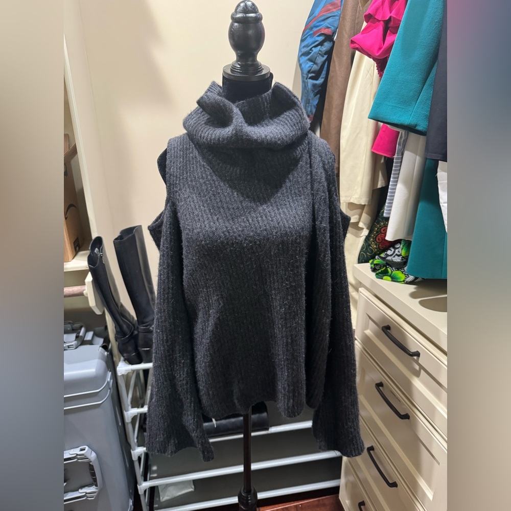 Elie Tahari- Open Shoulder & Funnel Neck (Size XL) Gray Sweater!